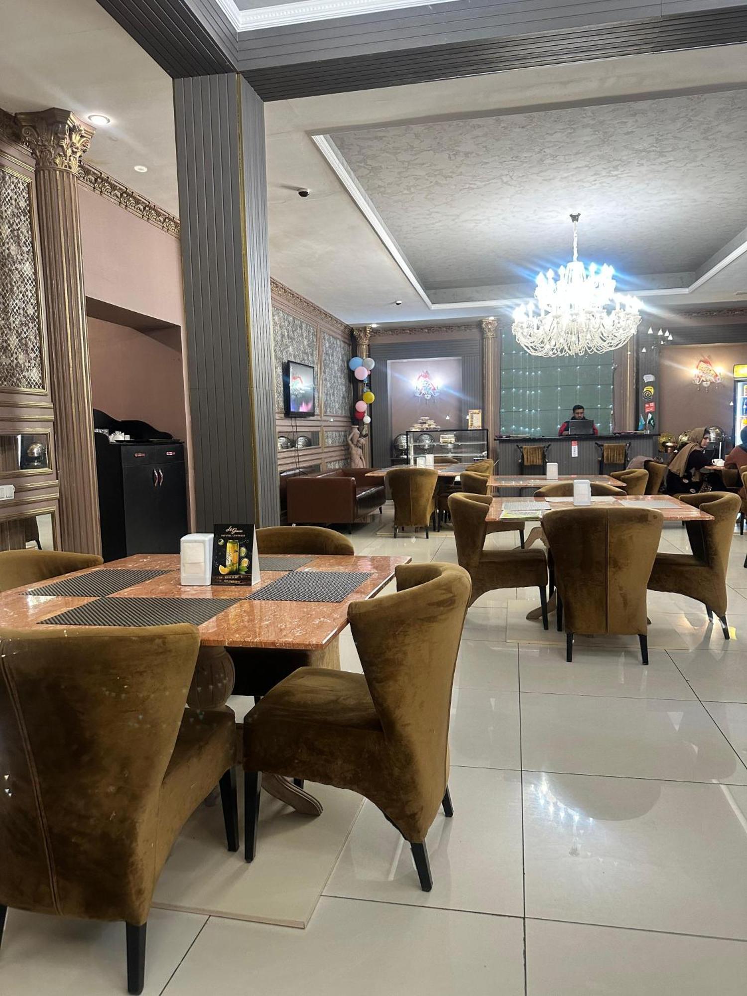 Lion Hotel Astana Exterior foto
